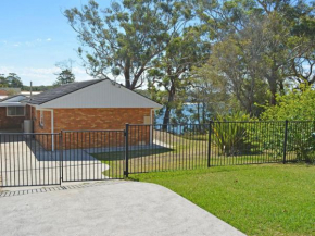 Wanda Magic' 19 Randall Drive - beautiful water front house